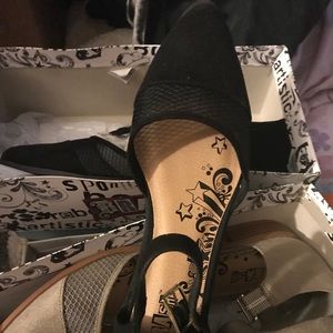 Brash shoes 1 black and 1 tan. Size 11